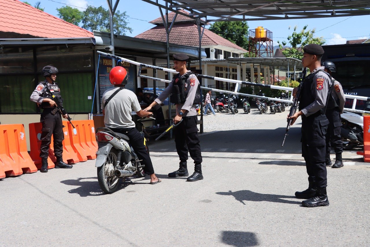 Pasca Bom Bunuh Diri Di Polsek Astana Anyar Bandung, Polres Bima Kota ...